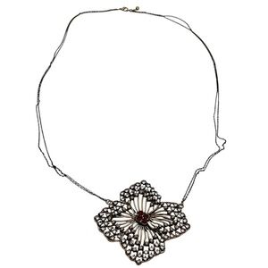 Elegant Floral Necklace with Rhinestone Accents Costume Jewelry